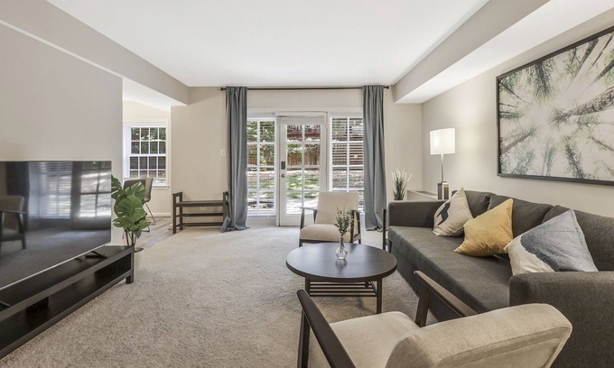 Baileys Crossroads Condo | Capital City Oasis: Stylish Condo Minutes from DC