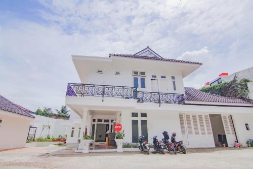 Bangka Hotel | Capital O 90342 Kemang Garden