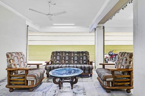 Hyderabad Hotel | Capital O Samrat Palace Near Nampally Station
