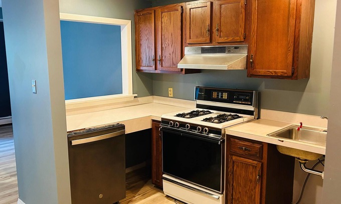 Alpine Township Hotel | Capital O Swan Inn Comstock Park