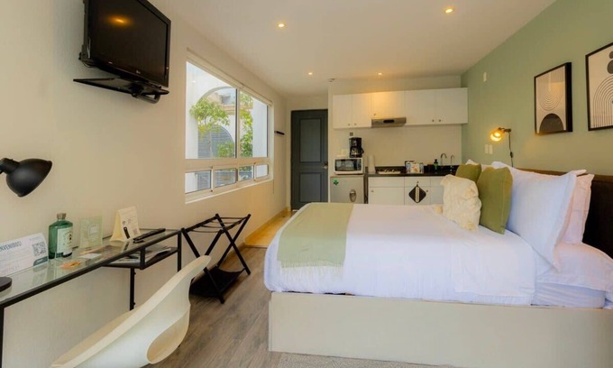 Los Morales Apartment | Capitalia | Urban Studio Escape