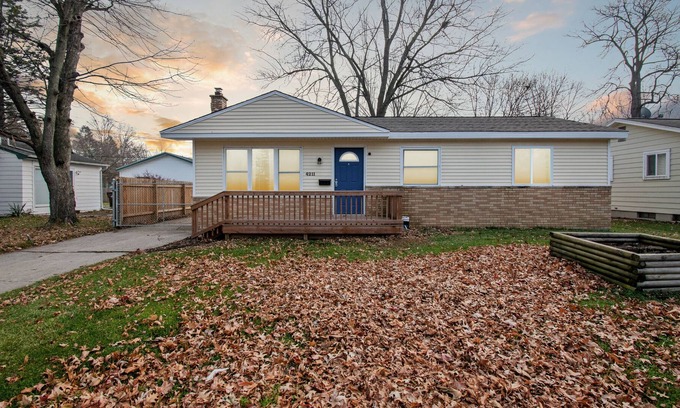 Lansing House | Capitol City Ranch: Deck,Grill,Park & Air Hockey