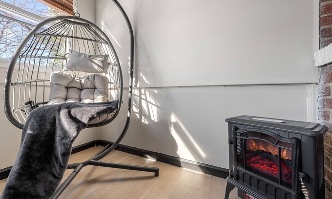 Randle Highlands Condo | Capitol Hill Family Suite with a View + Free Parking + Elegant Dining