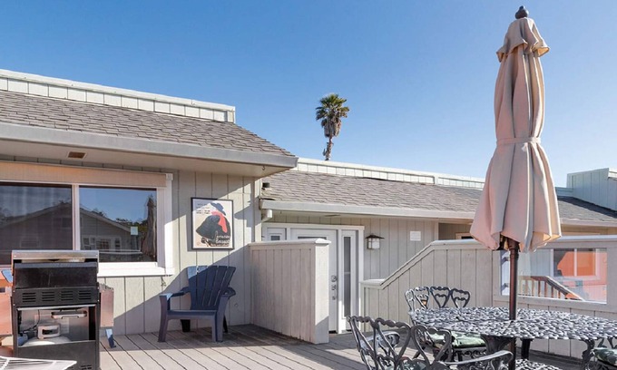 Capitola Apartment | Capitola Sea Breeze Retreat