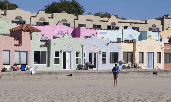 Capitola Condo | Capitola Venetian Beach House #4 - Beachfront - 3-day min