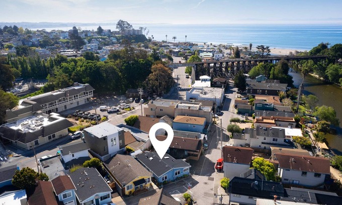 Capitola House | Capitola Village Beach Cottage Living!