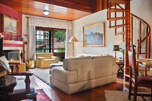 Campos do Jordao Apartment | Capivari Cozy Fire Place Classic Cottage Style