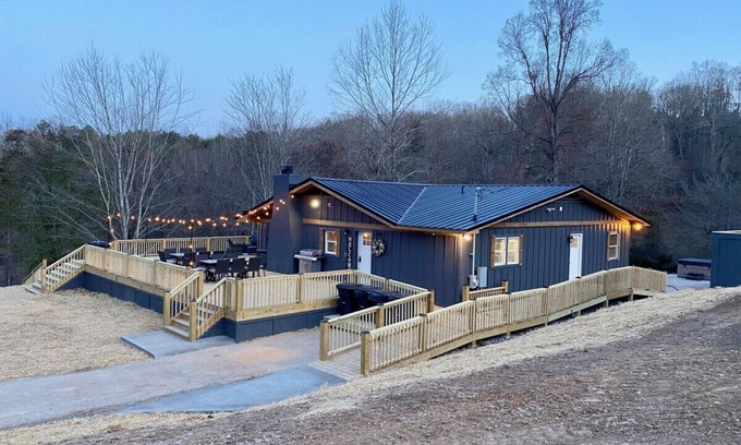 Speedwell House | Captain Brown's Lake Escape on Norris Lake