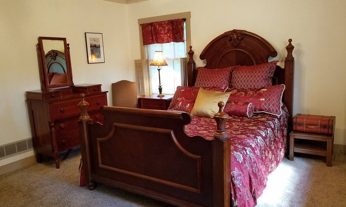 Buechel House | Captain's Annex; close to Bourbon Trail and Churchill Downs, far from ordinary!