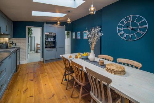 Cowes House | Captain's Cottage - Central West Cowes - Spacious, entire 1-bed home