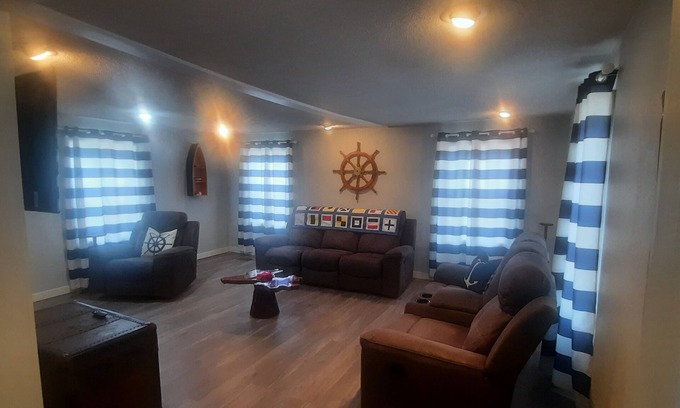 Magnolia Bluffs House | Captain's Quarters- Clean, comfortable, convenient!