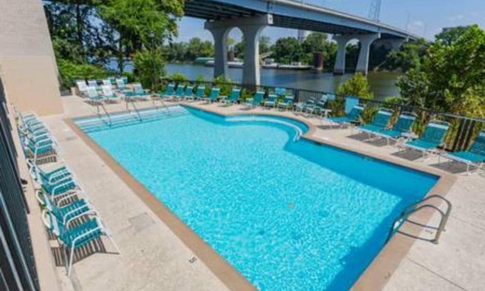 North Capitol Apartment | Captain's Quarters Riverfront #1