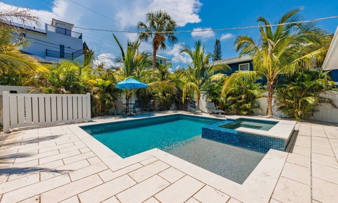 Ilexhurst House | Captain's Quarters! Bungalow steps from the beach!