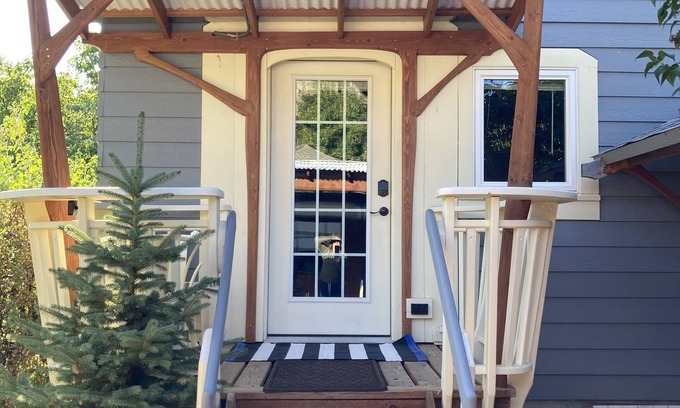 University District House | Captain's Quarters