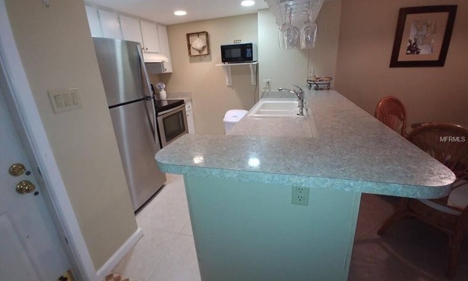 Burnt Store Marina Condo | Captain's Quarters- Burnt Store Marina- bring your power or sail boats!
