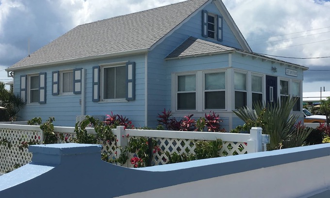 Treasure Cay House | CAPTAIN SAM's - WATERFRONT with 75' Private Dock