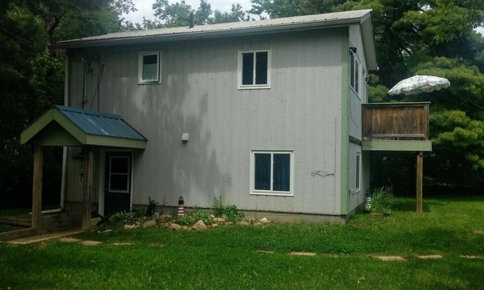 Newboro Villa | Captains Quarter in Newboro Ontario in the Heart of the Rideau