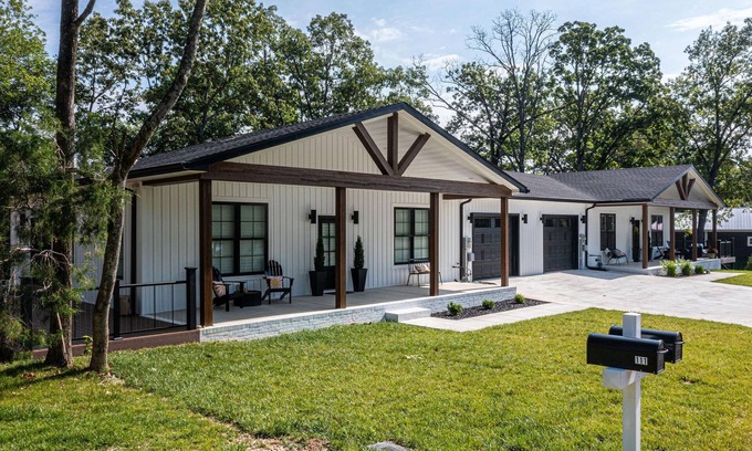 Gilbertsville House | Captains Quarters- located within walking distance to local marina