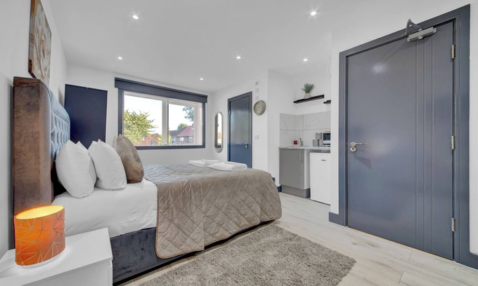 London Borough of Hounslow Apartment | Captivating 1-bed Studio in Feltham