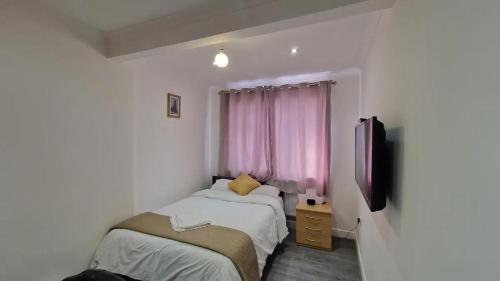 Clayhall Apartment | Captivating 2-Bed Apartment in Ilford