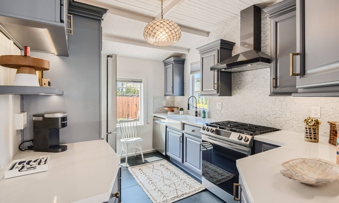 Village of La Jolla Cottage | Captivating Cottage at the Cove