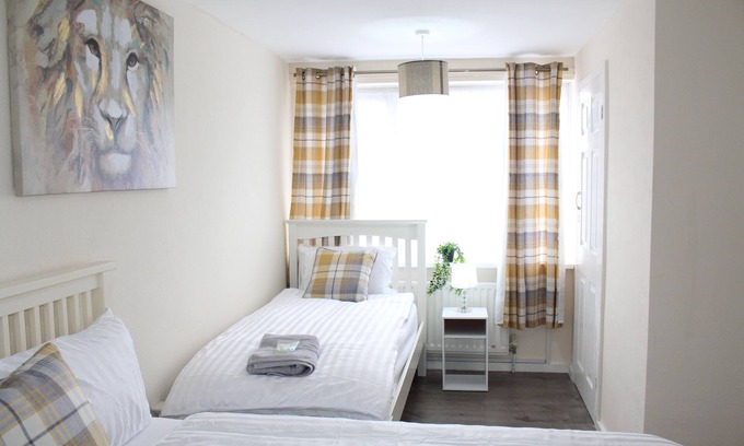 Newcastle-upon-Tyne House | Captivating 3-bed House in Newcastle Upon Tyne