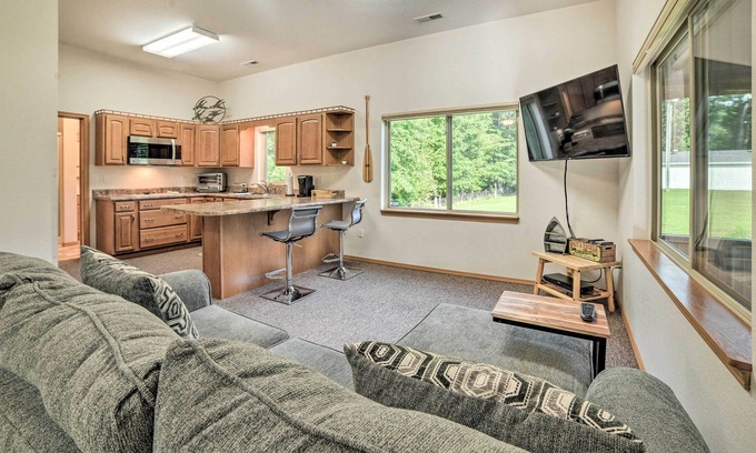 Kuttawa Cabin | Captivating Kuttawa Retreat w/ Outdoor Dining