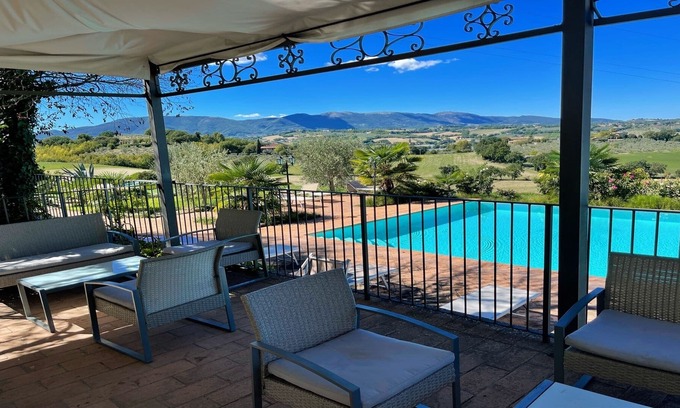 Spoleto Villa | Car unnecessary - 0.7 kms to Spoleto centre - 1 hr Rome - SLPS 20