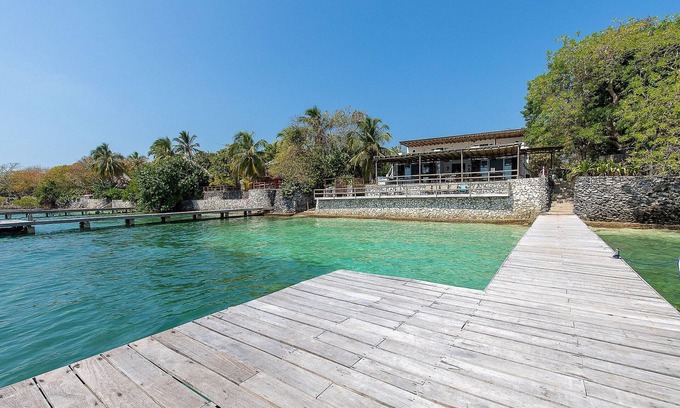 Rosario Islands Villa | Car055 - Beautiful beach house in Islas del Rosario