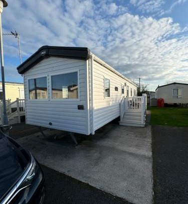 Kinmel Bay Other | Caravan - 3 Bedrooms, Sleeps 8