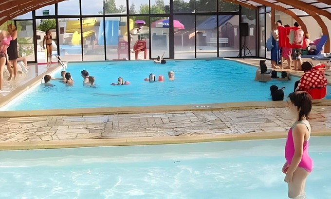 Coulanges RV Rental | Caravan 'Mobil-home Elegance - 3 Chambres' with Shared Pool, Wi-Fi and Air Conditioning