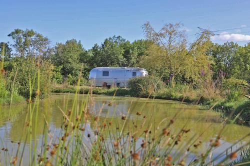 Saint-Loubes Other | Caravane Airstream bord de lac