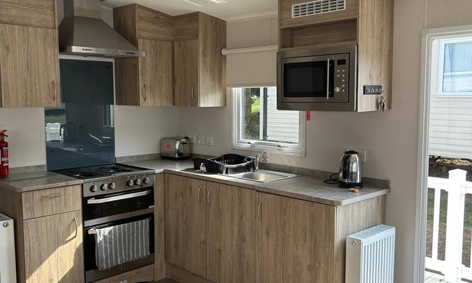 Newquay Cabin | CaravanSleeps4-Beachfront-Garden-Patio
