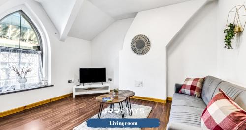 Riverside Apartment | Cardiff - Quirky 1 Bedroom, Sleeps 3, Wi-Fi - JRR Stays