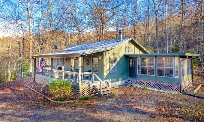 Franklin House | Cardinal Cabin