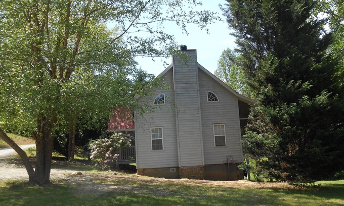 Blairsville Cabin | Cardinal Nest 80 2 Bedroom Cabin by Redawning