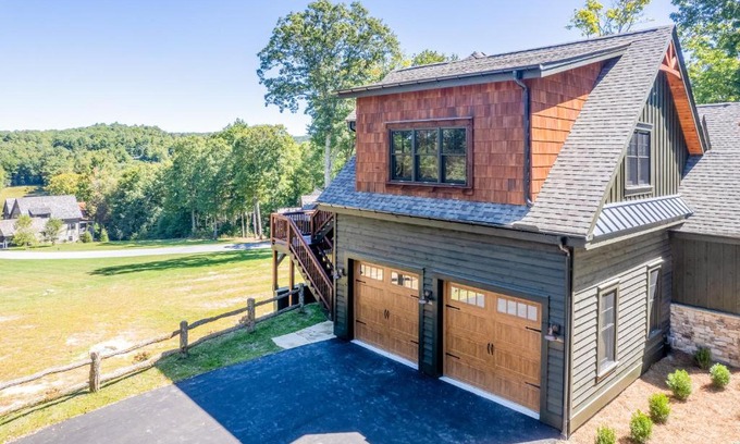 Glenville Apartment | Cardinals Crest