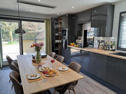 Looe House | Cardinham Lodge - 3 bedroom - VP8
