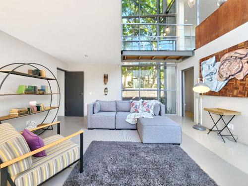 Sunset Beach House | Cardita - 3 Bedroom Double Volume Dream
