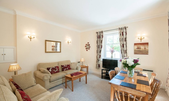 Dartmouth Apartment | Carew-Deluxe-Woodland view-2 Bed-Ensuite w. Bath