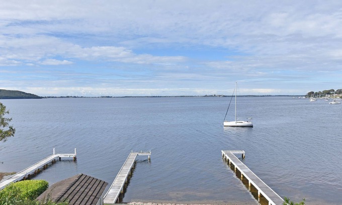 Carey Bay House | Carey Bay 180 degree Water Views + WIFI