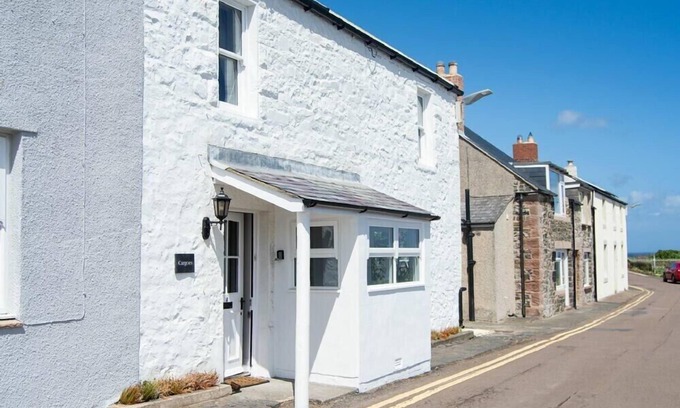 Craster Cottage | CARGOES, pet friendly, country holiday cottage in Craster