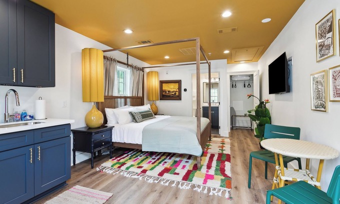 Faubourg Marigny Hotel | Caribbean Casita at Faubourg Orleans. King Suite with exterior private entrance.
