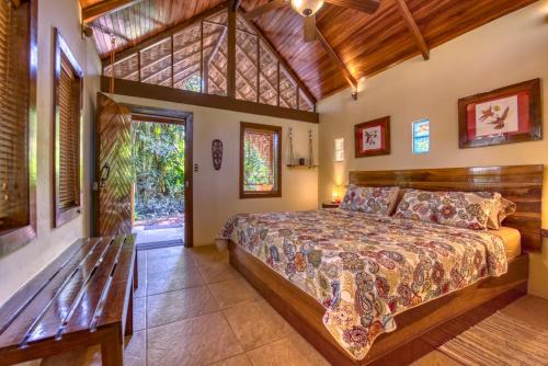 Cocles Cabin | Caribe Town Bungalows