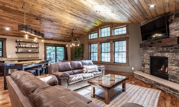Wisconsin Dells House | Caribou Crossing 5 bed cabin 10 min from Dells