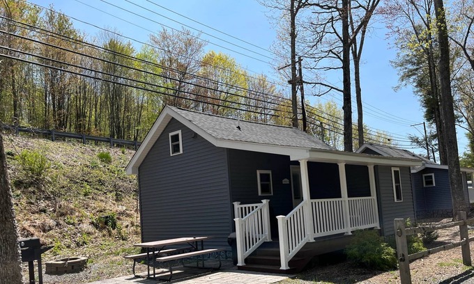 Tafton Cabin | Carins 12 - Lakeside Cabins