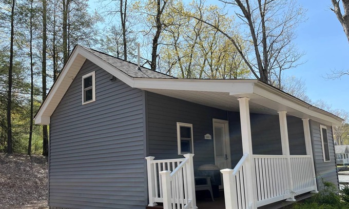 Tafton Cabin | Carins 7 - Lakeside Cabins