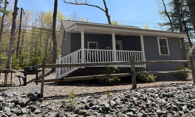 Tafton Cabin | Carins 9 - Lakeside Cabins