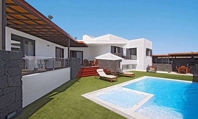 Puerto Calero Villa | Carlota