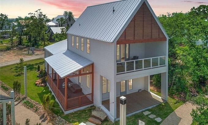 Eufaula House | Carlton Landing! Scandinavia style home on Pistache Park!